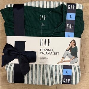 GAP Dark Green and White Striped Pajama Set